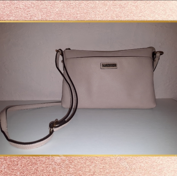 Tommy Hilfiger Handbags - Tommy Hilfiger Crossbody Bag